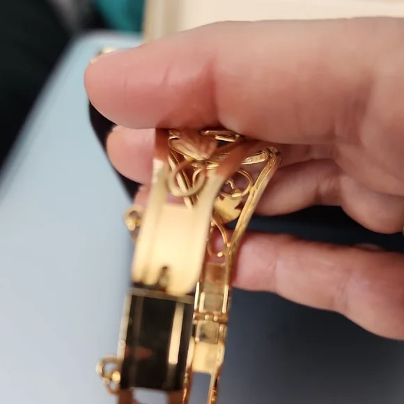 Vintage Gold and Black Bracelet - Picture 11 of 16